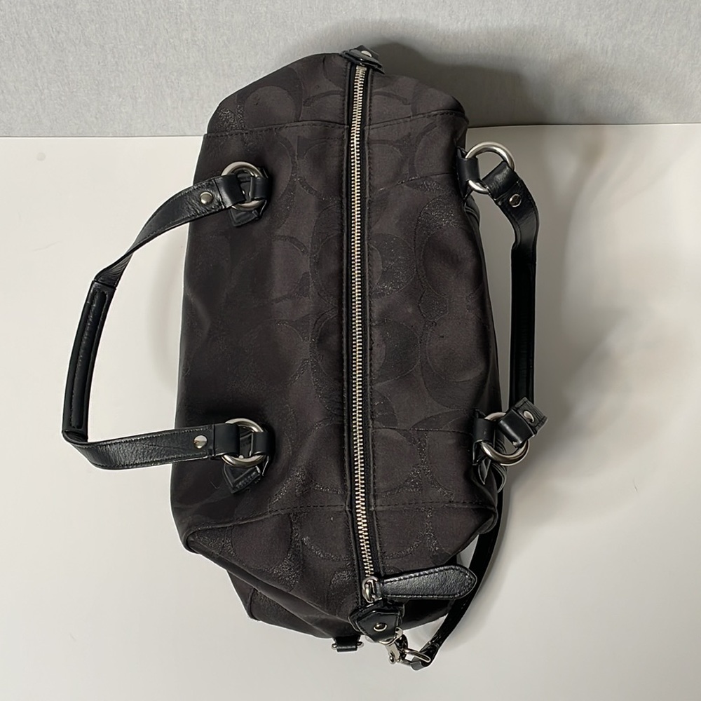 Coach hand/shorts bag. - Picture 8 of 14